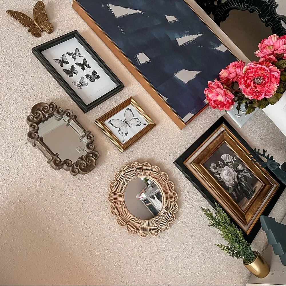 Wicker wall mirror